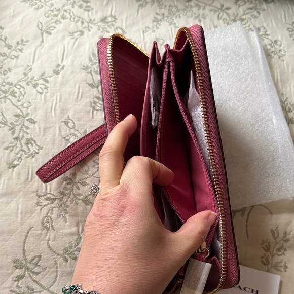 Coach NWT Dusty Pink Wristlet Wallet - Picture 10 of 16